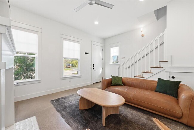 Building Photo - 3203 Locke Ln