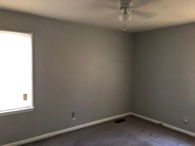 Building Photo - 1705 4th Pl NW