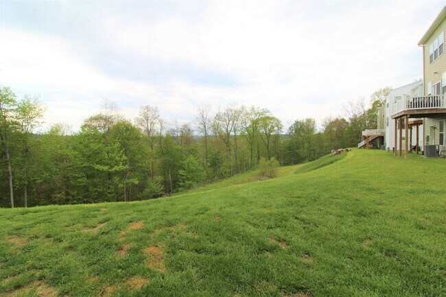 Building Photo - 3 Bed/ 2.5 Bath Townhome close to the interstate - Available 06/08/2026