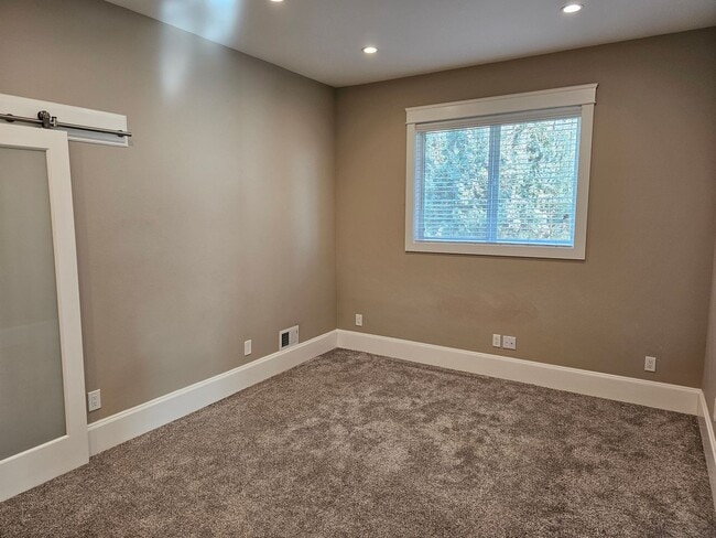 Building Photo - 10203 White Birch Ln