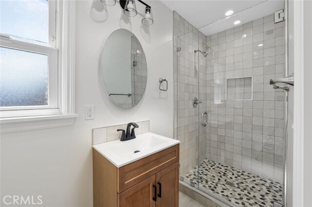 Building Photo - 1641 N Catalina St