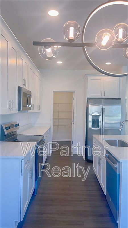 Building Photo - 3 Sandstone Dr