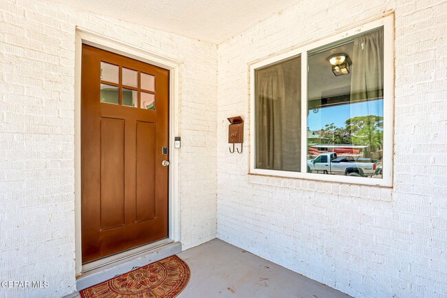 Building Photo - 1313 Ange St
