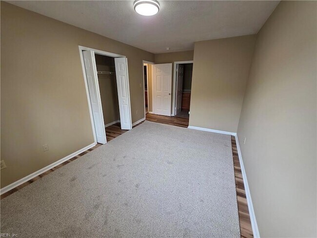 Building Photo - 4003 Governors Square