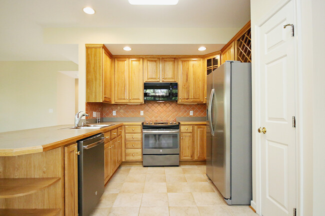 Building Photo - Spacious Foxcroft Home With Fenced Yard