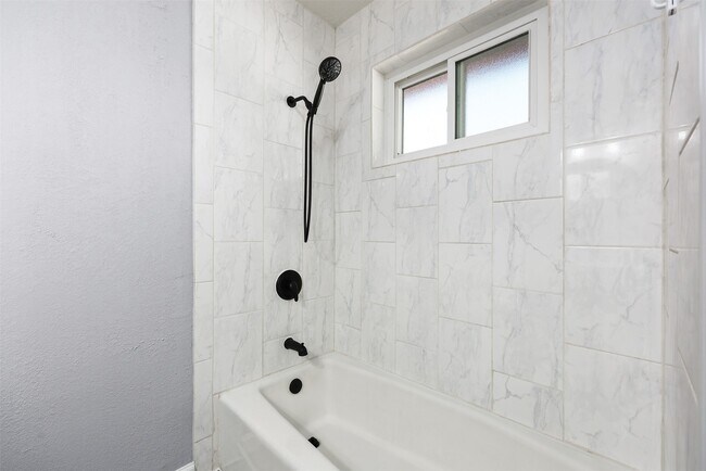 Building Photo - 7314 Robin St