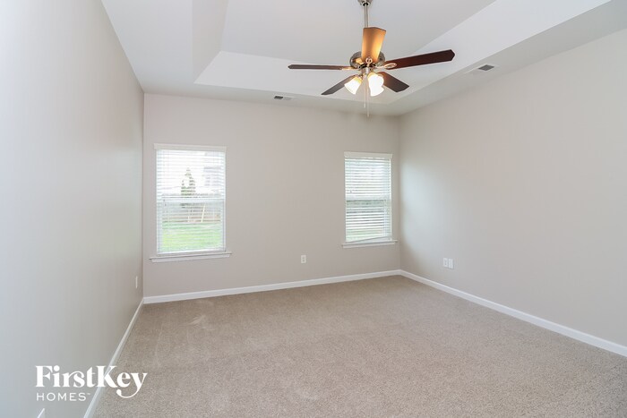 Building Photo - 400 Hill Crest Cir