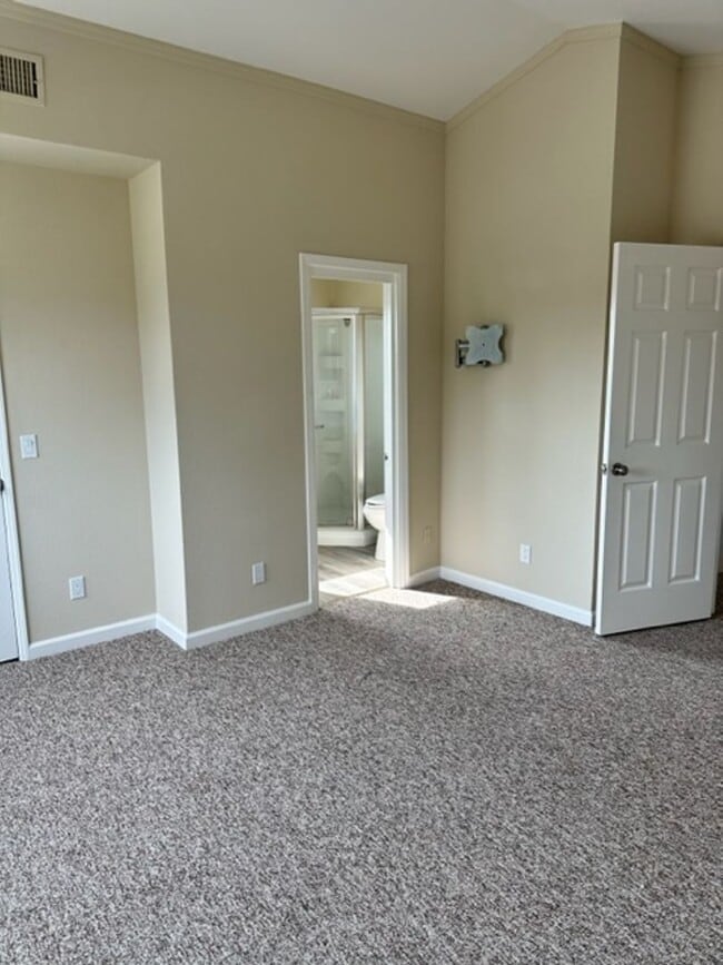 Building Photo - 2471 Starling Dr