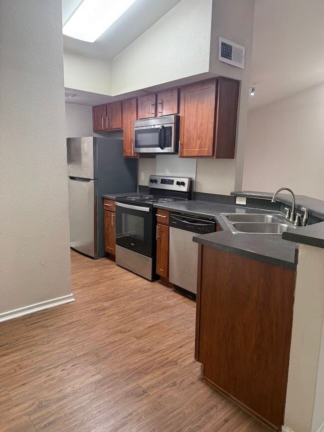 Building Photo - Pointe 360 - 1 Bedroom w/ private garage