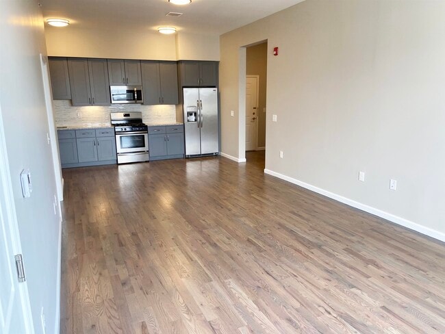 Building Photo - 195 Ave E