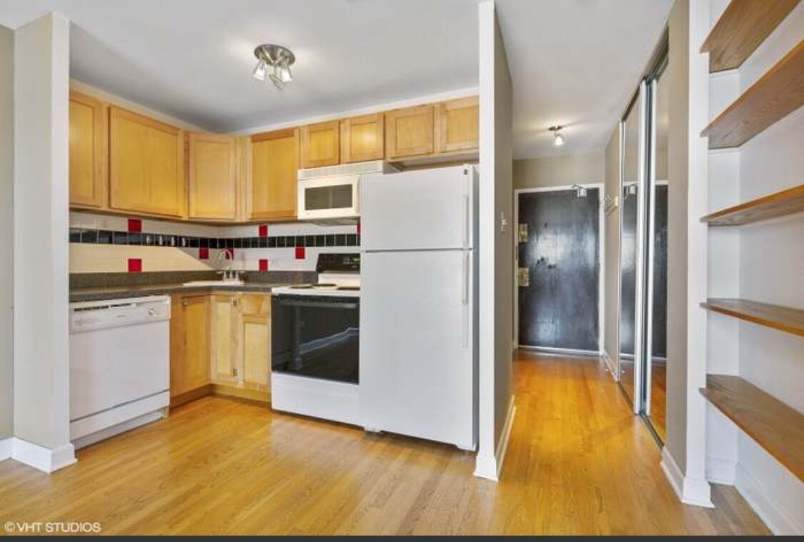 Building Photo - 607 W Wrightwood Ave