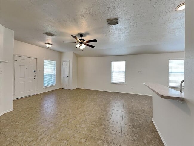 Building Photo - 18475 Sunrise Pines Dr