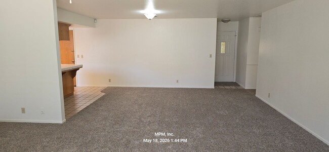 Building Photo - 3 bedroon 2 bath home