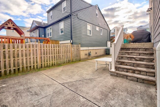 Building Photo - 8510 Fulton Ave