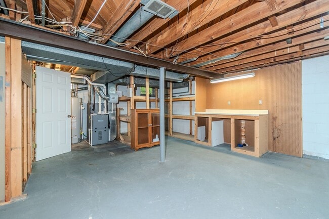 Building Photo - Stunning 4-Bedroom, 2-Bath Home with Moder...