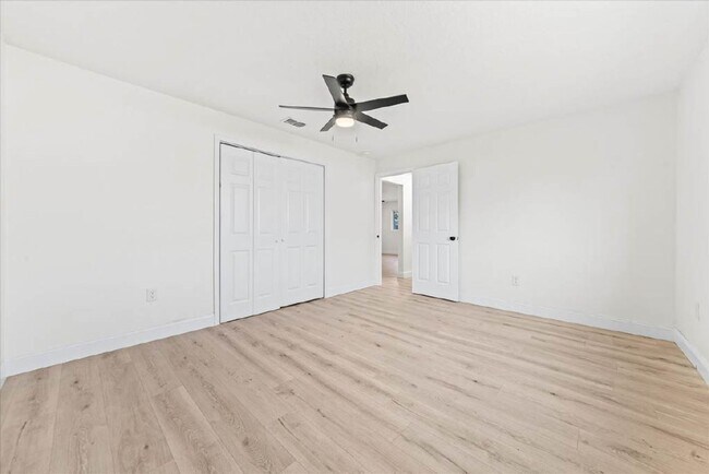 Building Photo - Stunning Newly Rehabbed Single-Family Home — Modern Design • Near Beach, Shopping & Dining!