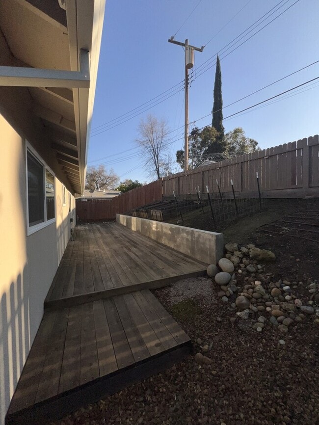 Building Photo - 5535 Skyridge Dr