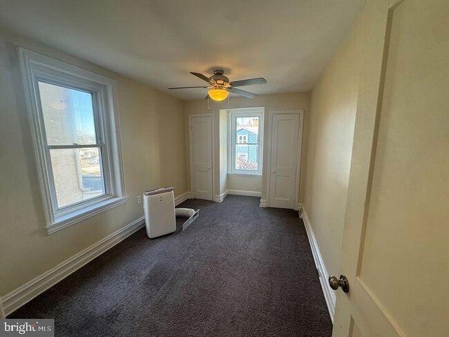 Building Photo - 405 Walnut St