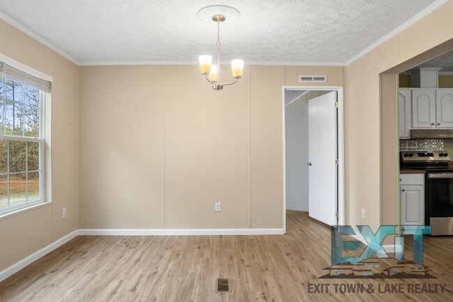 Building Photo - Beautiful Fully Renovated 3 Bed 2 Bath Home