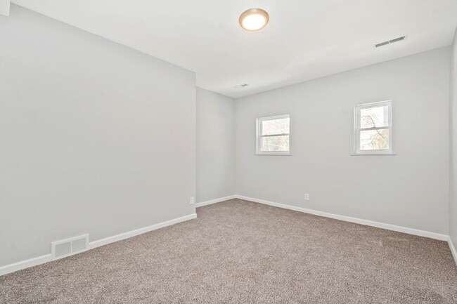 Building Photo - Stunning 4 bedroom home in Pittsburgh avai...