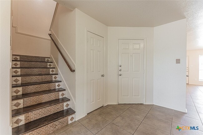 Building Photo - 2406 Waterfall Dr