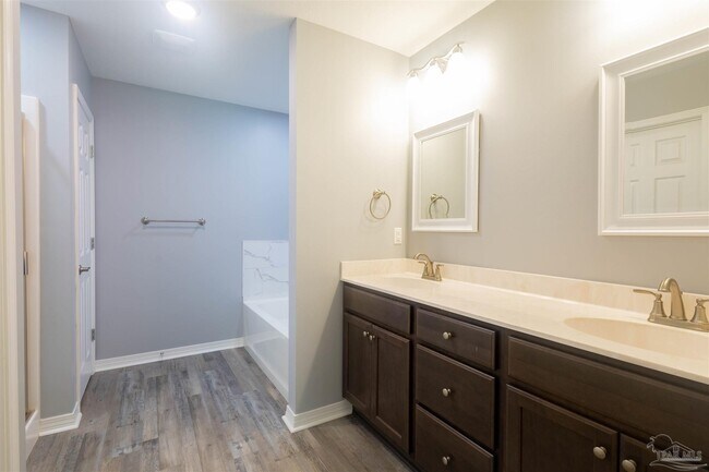 Building Photo - 3328 Broadview Cir