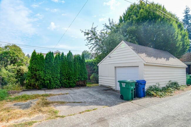 Building Photo - Magnolia 4 bedroom