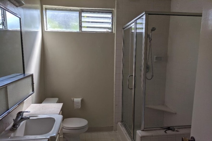Bathroom - 1637 Veteran Ave