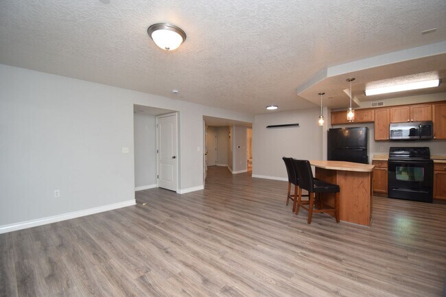 Building Photo - Stylish 2 Bed 2 Bath Condo in Prime Draper Location!!!