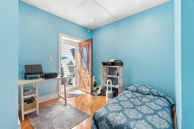 Building Photo - 603 1st St