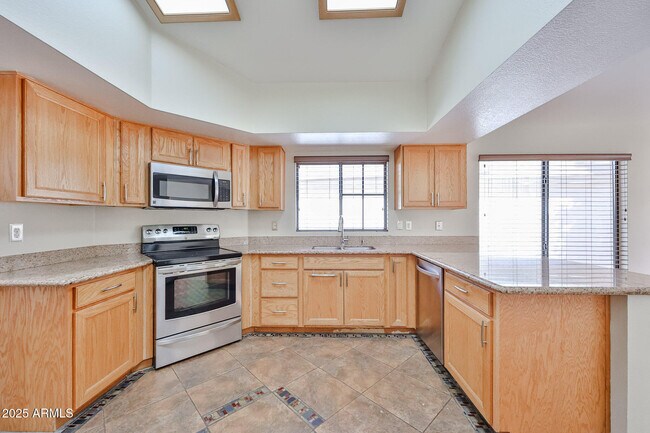 Building Photo - 7539 W Sequoia Dr