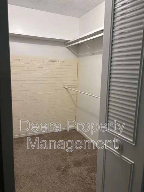 Building Photo - 9616 Hadley Dr