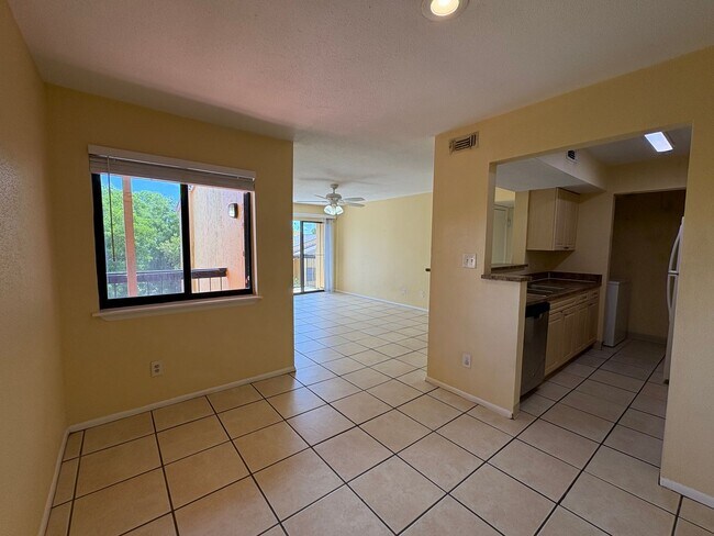 Building Photo - 2905 Winkler Ave