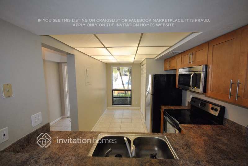 Building Photo - 427 Bracken Wood Ln N