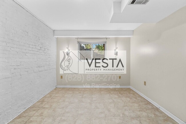 Building Photo - 18 Canterbury Rd