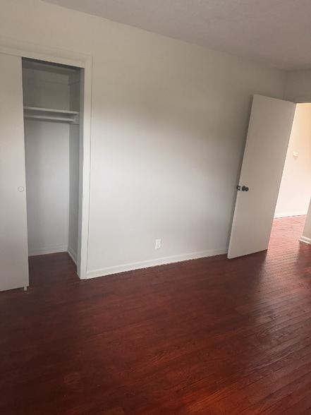 Building Photo - 12-14 Grove Ct