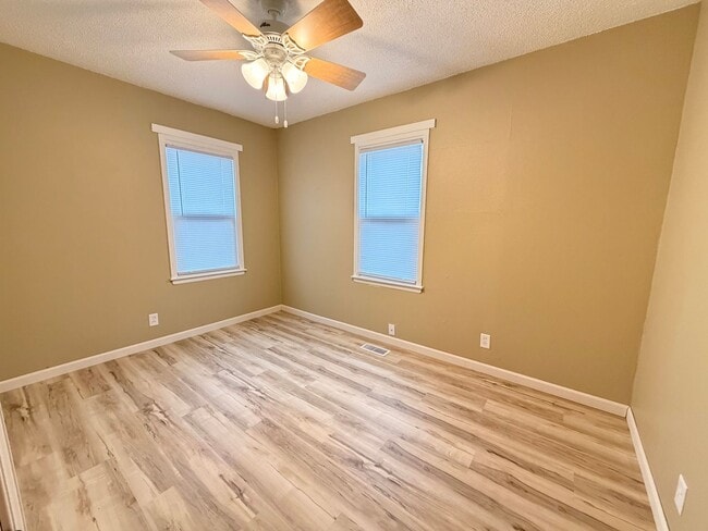 Building Photo - Remodeled 3 Bedroom! $975