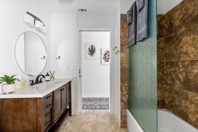 Building Photo - Beautiful fully furnished 3 bedroom home in Palm Springs (Monthly Only - No Long Term)