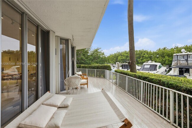 Building Photo - 3500 Mystic Pointe Dr