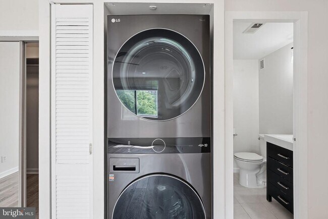 Building Photo - 5340 Holmes Run Pkwy