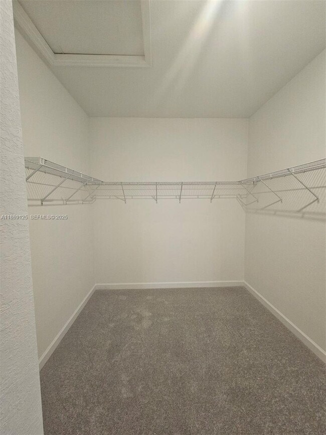 Building Photo - 2785 SE 25th Ave