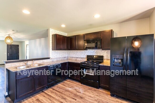 Building Photo - 1425 Sandstone Dr