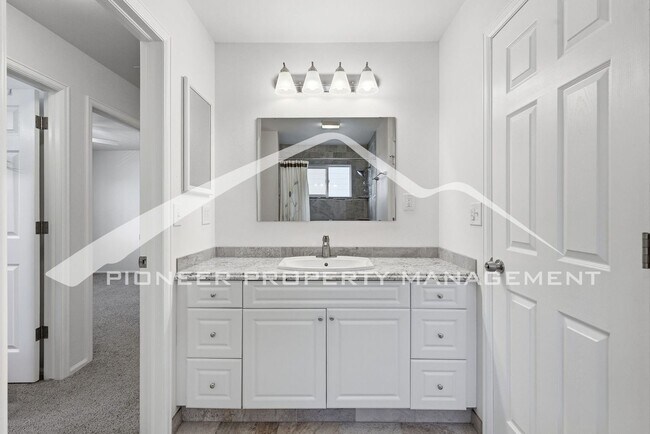 Building Photo - Beautiful Single Family Home Fenced in Yard and Central AC