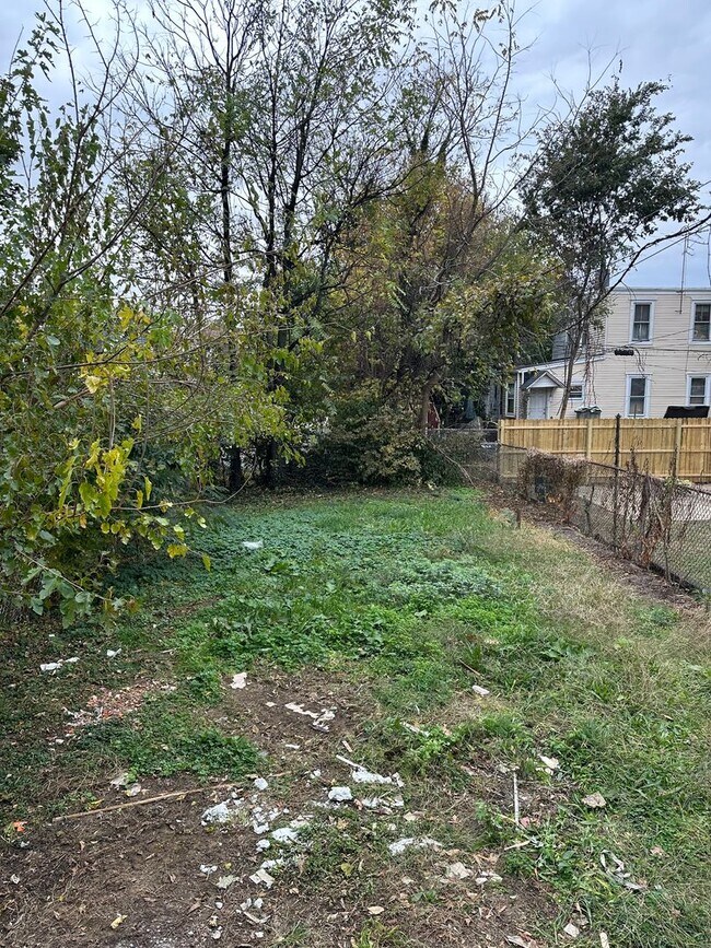 Building Photo - Beautifully Renovated 3-Bedroom Twin Home ...