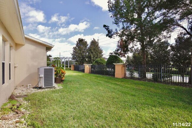 Building Photo - Beautiful 3/2.5 Spacious Townhome with a 2...