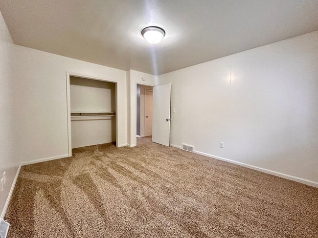 Building Photo - 4311-4313 Dawes Court SE