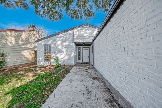 Building Photo - 12802 Sunset Dune Dr