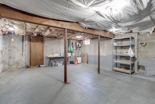 Building Photo - 22 Circle Dr