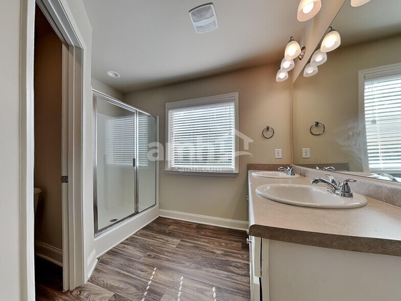 Building Photo - 30 Pratt Dr