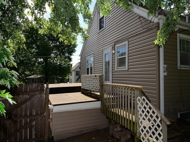 Building Photo - 2108 S 46th St